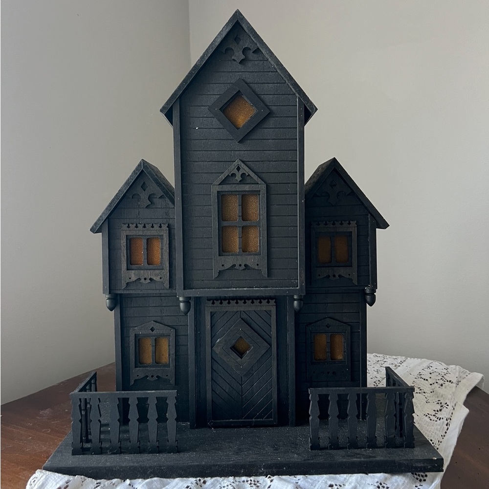 2023 Threshold Black Halloween House